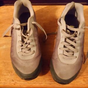 Men's size 9 Nike shoes